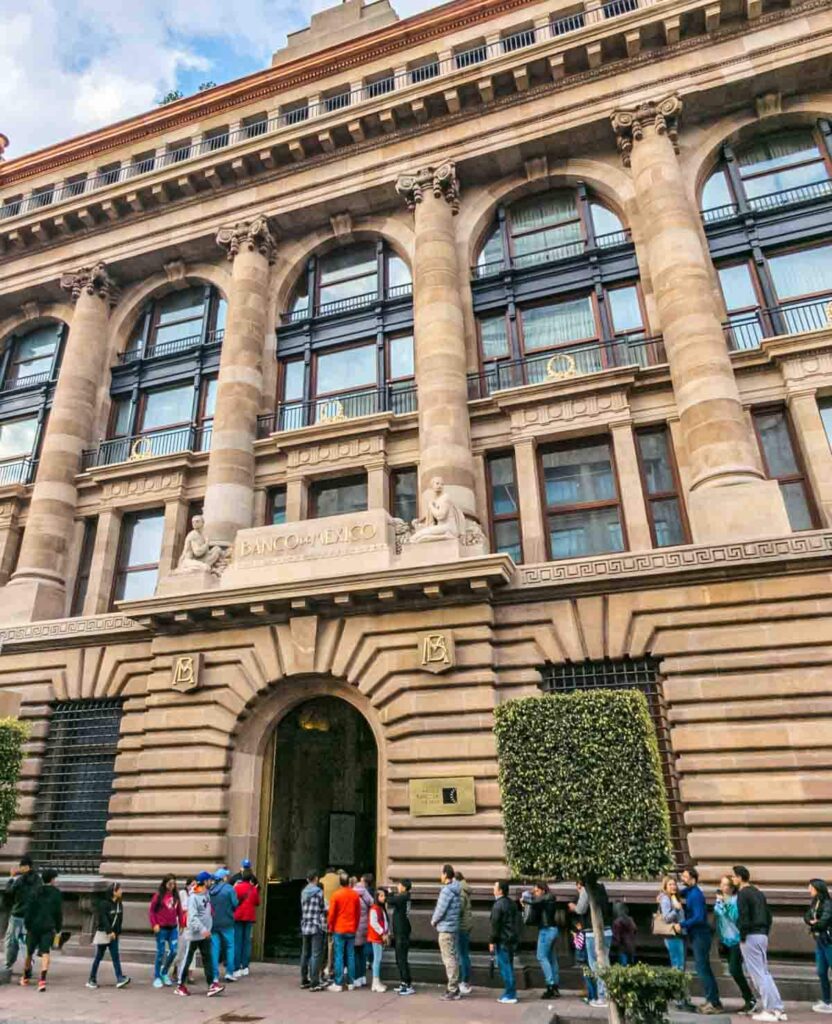 People line up outside of the stone building that houses Banco de Mexico, one of the best museum in Mexico City.