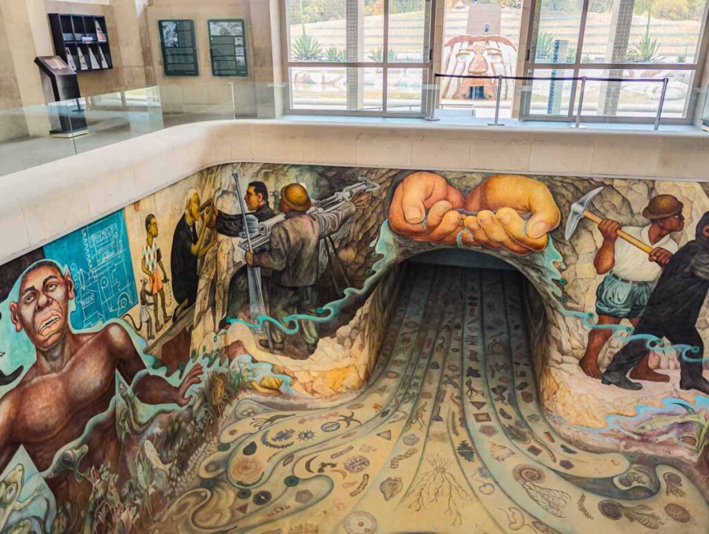 Diego Rivera mural in the Museo del Carcamo de Dolores in CDMX depicts several figures surrounded by water. At the top are cupped hands holding water.