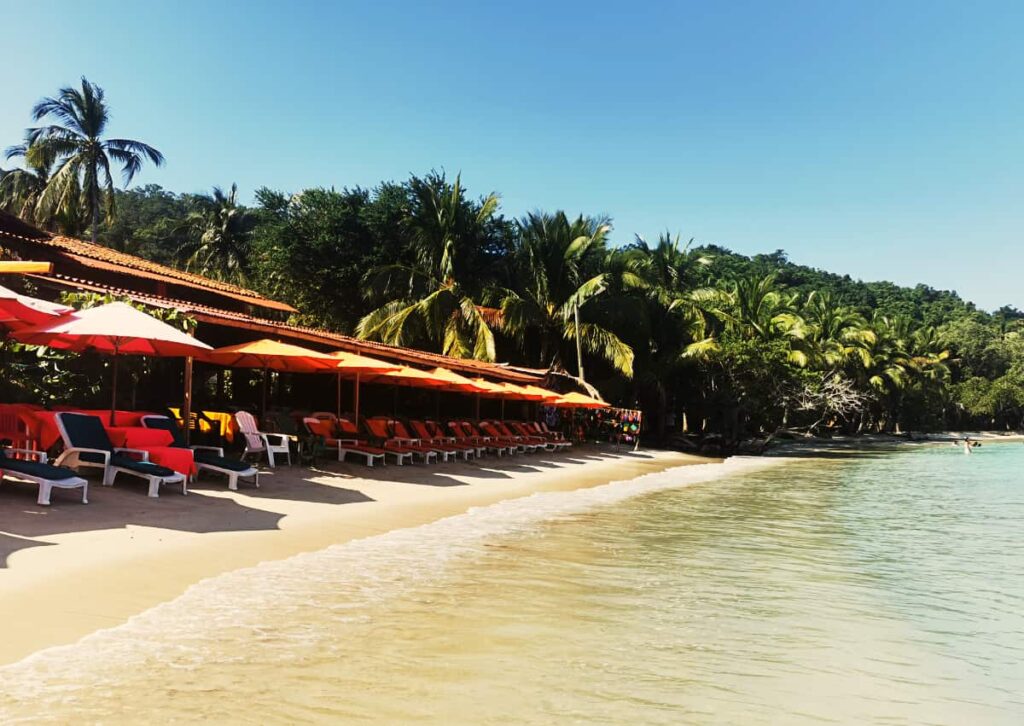 The waterline comes just feet from the loungers at Playa Las Gatas, one of the best beaches in Zihuatanejo. Past the restaurants, the end of the cove is dense with coconut and other trees.